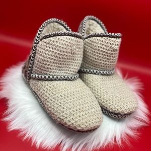 À La Mode stitch booties, size S(5-6)